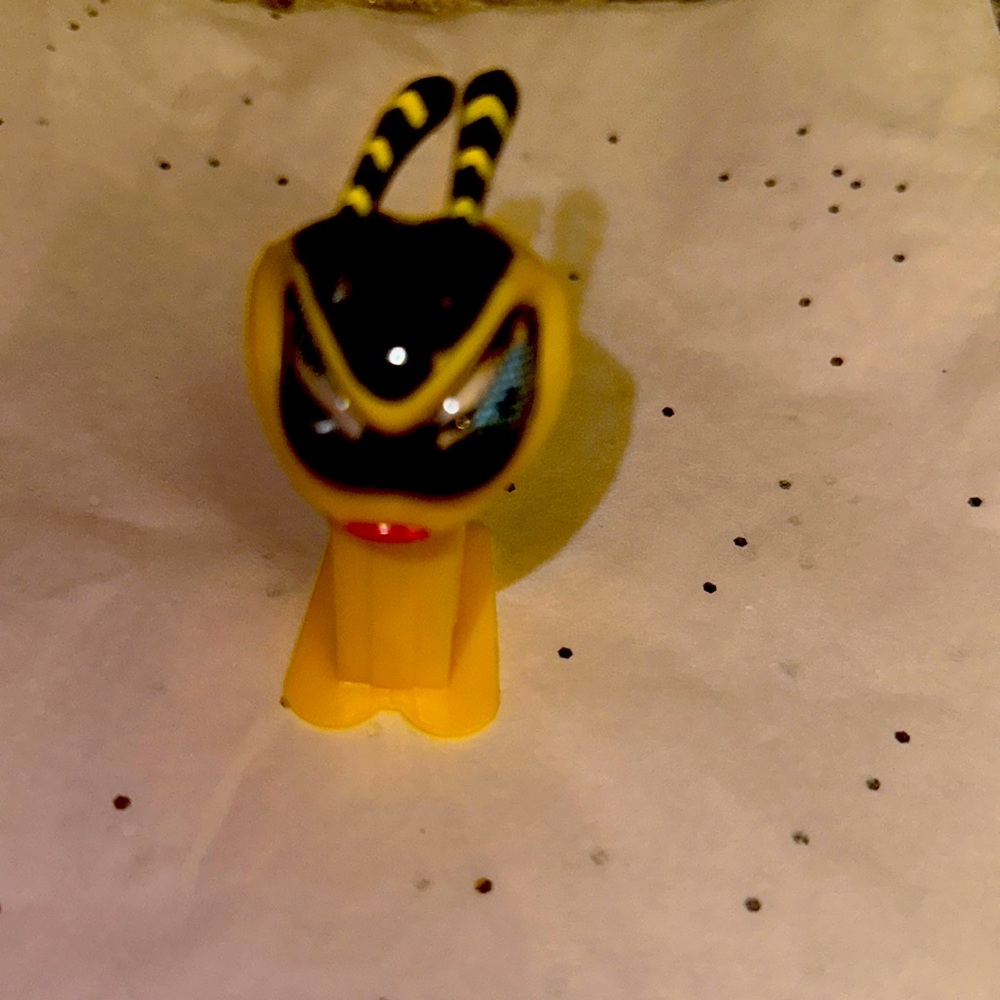 Vintage 2000 Miniature Bugz Bumble Bee Wasp Pez, Bugz Lady, Lamb Chop, & Hippo.